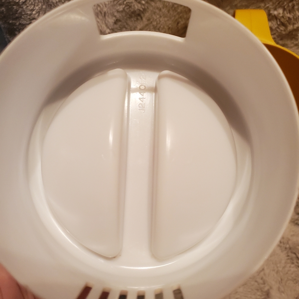 70s Vintage Rubbermaid 2440 Classic 2 1/4 Quart Harvest Gold Pitcher w/White Lid - Picture 5 of 7